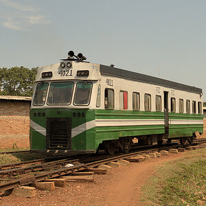 Wieso einen ganzen Triebwagen nehmen,
wenn ein halber auch reicht?
Triebwagen 4021 in Trinidad
7751a