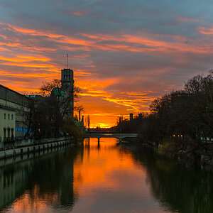 Isar Deutsches Museum sunset