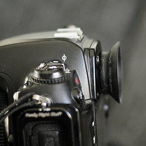 D700 + DK-17M (MHX2481Ax)