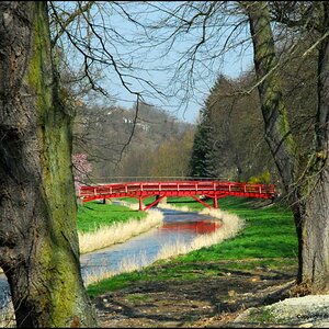 •Die rote Brücke•
Aufnahme aus Bad Salzschlirf, D200 mit Nikkor AF S DX 3,-4,5/18-70mm G IF ED.