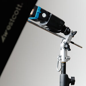 Phottix Varos Pro BG
ROGUE Flash Gels Filterkit
Manfrotto 1052BAC
Westcott Soft Silver Reflexschirm (109 cm)