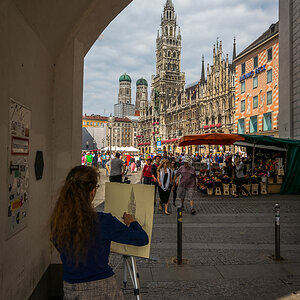 Marienplatz München mit Malerin
