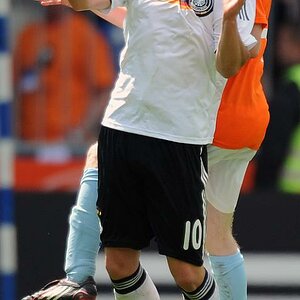 U17 Finale 2009
Foul an Mario Götze, der anschließende Freistoß bringt den Siegtreffer für die deutsche Elf