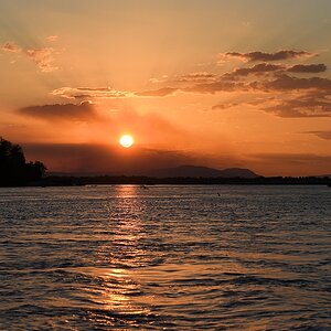 Sonnenuntergang auf dem Rufiji River
Selous Game Reserve

s1595 Selous Sonnenuntergang 1055