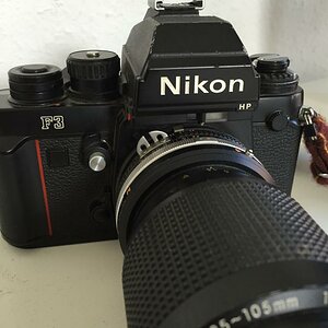 Nikon F3 mit Nikkor 35-105