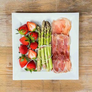46 spargel mit erdbeeren
