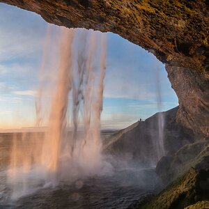 Hinter dem Wasserfall