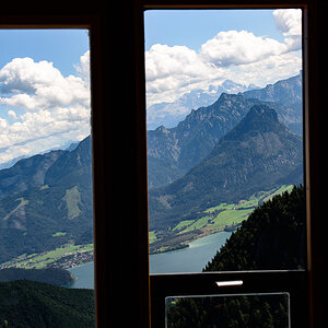 Irgendwie schräg - Blick aus der Schafbergbahn (Salzkammergut) auf den Dachstein