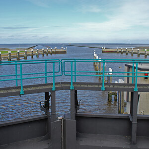 DSC 1120Axl - Schleusentore und Außenhafen von Leybuchtsiel