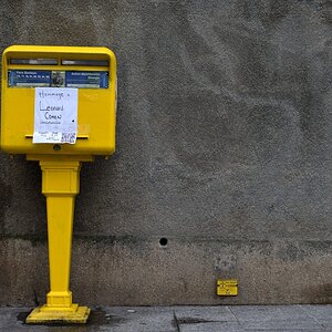 Paris Post an Leonard