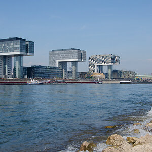 Blick auf die "Kranhäuser" am Rheinauhafen