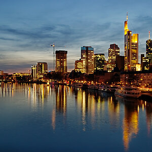 Franfurter Skyline bei Nacht 1200