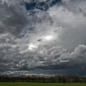 Brodelnder Aprilhimmel 1