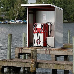 eine Tankstelle auf dem Wasser