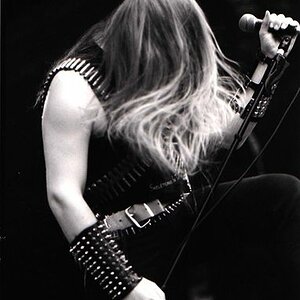 2009 06 FM2 APX400 Queens of Metal IV  005