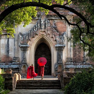 Picturesque - Szene in Bagan, dem Ort mit ca. 2000 Pagoden und Tempeln.