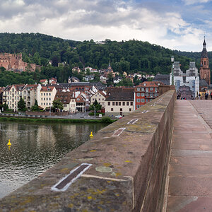Alte Brücke in Heidelberg mit Blick zum Schloß