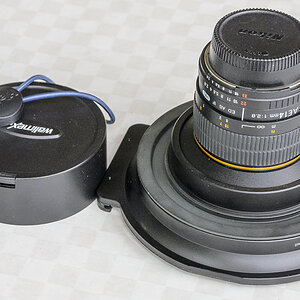 AKG 1558