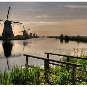 5 Mühlen...Aufgenommen im Windmühlenpark Kinderdijk bei Holland,HDR aus 5 Aufnahmen
