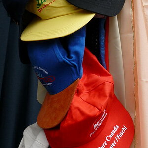 Blau-gelb-rot Kappen