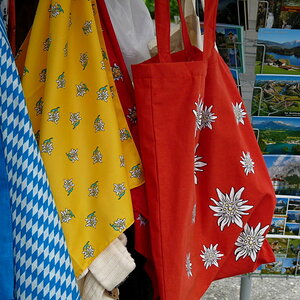 Blau-gelb-rot Tücher