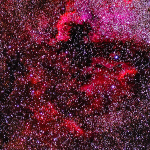 D55 5302 AS
NGC7000 nicht ganz erwischt den Nordamerikanebel
Aufgenommen am 13.10.2018 bei Görne ( Havel/Sternenpark ) .Belichtet 1x 87.7 sec mit Niko