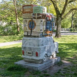 Ford Transit - Statue als Denkmal für die Gastarbeiter der 60er Jahre 20190422-015.jpg