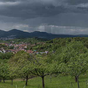 X-Da braut sich was zusammen über dem Schwarzwald.JPG