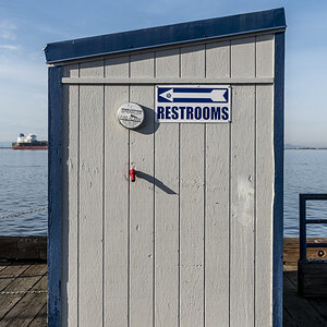 Schild Restrooms.jpg