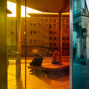 Pause in gelb-orange