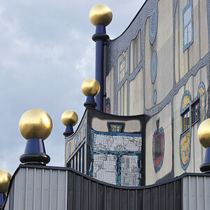 20090808 054651 Wien 1
Müllverbrennungsanlage Spittelau
künstlerisch gestaltete Fassade von Friedensreich Hundertwasser