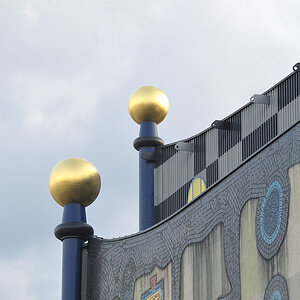 20090808 054810 Wien 3
Müllverbrennungsanlage Spittelau
künstlerisch gestaltete Fassade von Friedensreich Hundertwasser