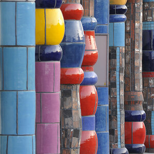 20090808 055125 Wien 5
Müllverbrennungsanlage Spittelau
künstlerisch gestaltete Fassade von Friedensreich Hundertwasser