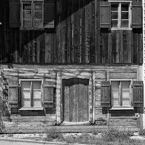 Weindorf-Haus.jpg