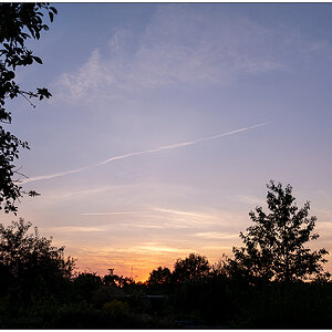 380 Sonnenuntergang im Schrebergarten