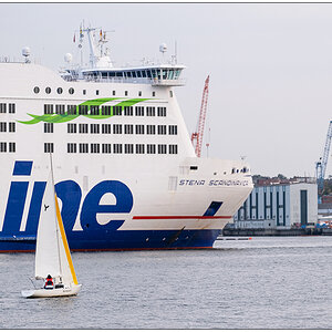 438 "Stena Scandinavica" mit Segelboot