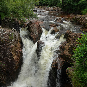 Wasserfall in der Steall Gorge, Highlands