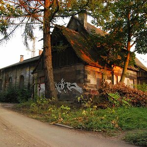 Lokschuppen im Sonnenuntergang