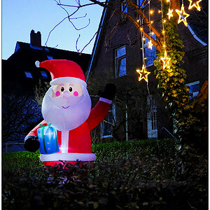 607 Weihnachtsmann im Vorgarten