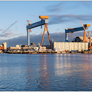022 Werft im Sonnenschein
