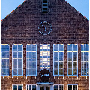 089 Lessinghalle in Kiel am Abend
