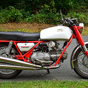 Moto Guzzi Falcone rechts.jpg