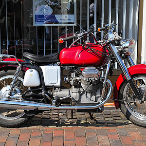 Moto Guzzi V7.jpg
