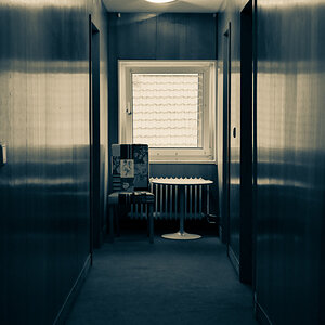 Hotelflur mit Ausblick