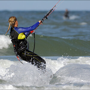Kitesurfen D2X 7386 1a

EXIFs:
Kamera: NIKON D2X
Objektiv: AF-S VR Zoom-Nikkor 200-400mm F4G IF-ED
Handling: Manfrotto 190 Pro + Markins M10 + Wimberl