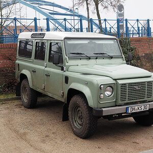 Land Rover.jpg