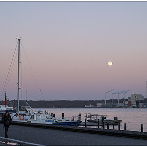 021 Mond über der Kieler Innenförde