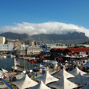 Kapstadt Hafen mit Tafelberg.jpg