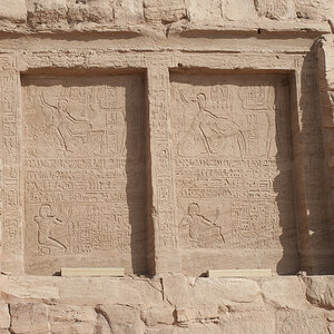 Hyroglyphenfenster Abu Simbel.jpg