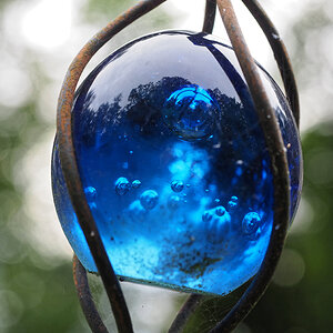 Gartenkugel blau.jpg